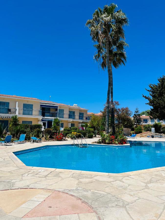 Golden Palms Paradise Garden Пафос Екстер'єр фото