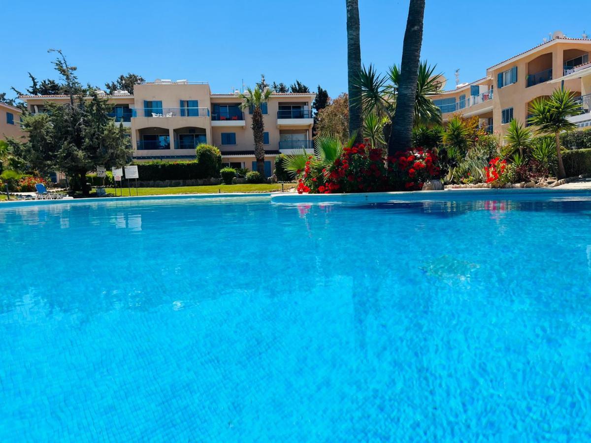 Golden Palms Paradise Garden Пафос Екстер'єр фото